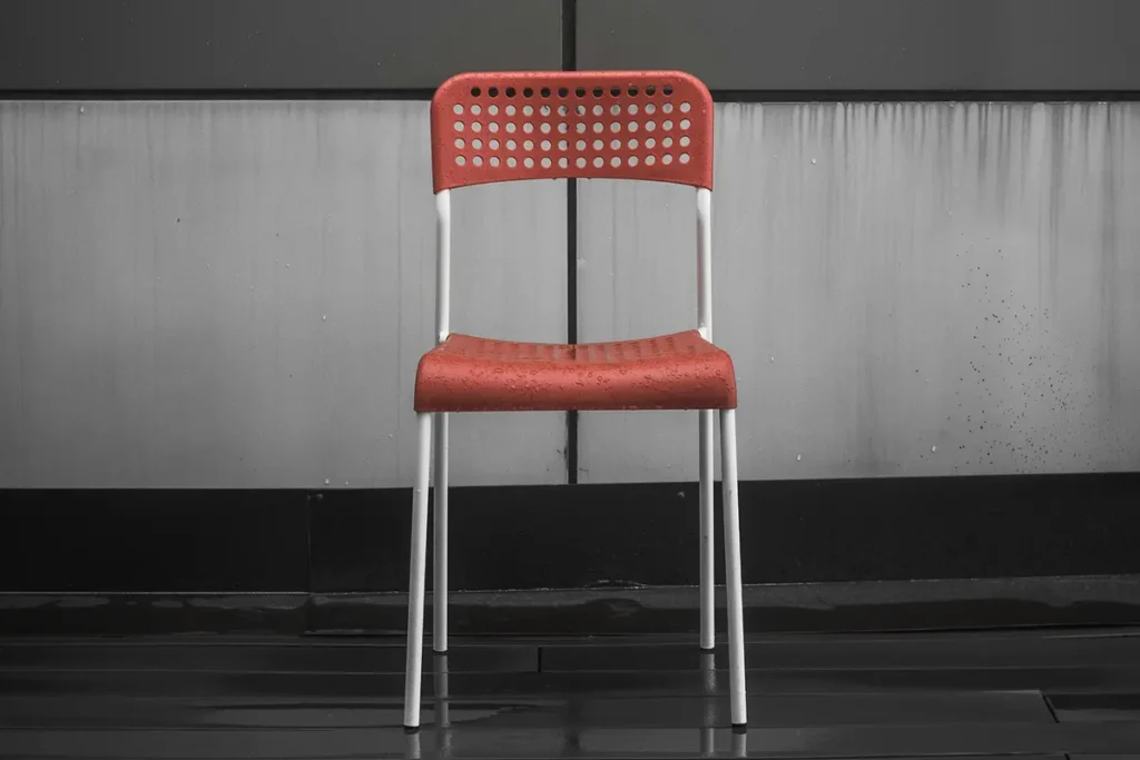 Photo d'une chaise pour la pratique du yoga