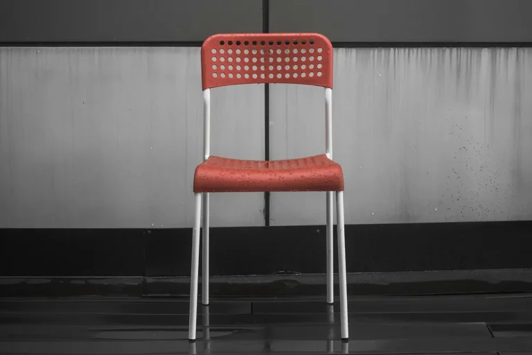 Photo d'une chaise pour la pratique du yoga